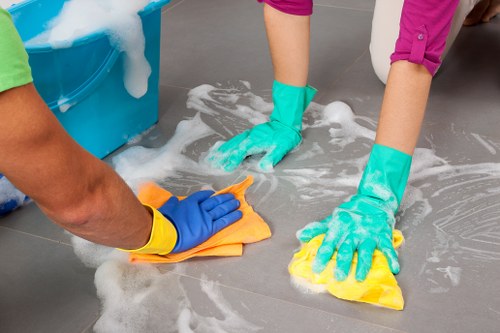 Local deep cleaning team working in Docklands with apartment access